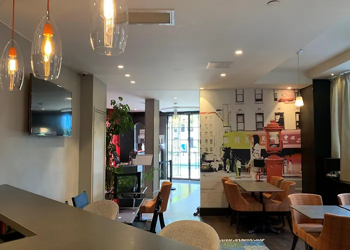 Hotel Sixteen Paris Montrouge