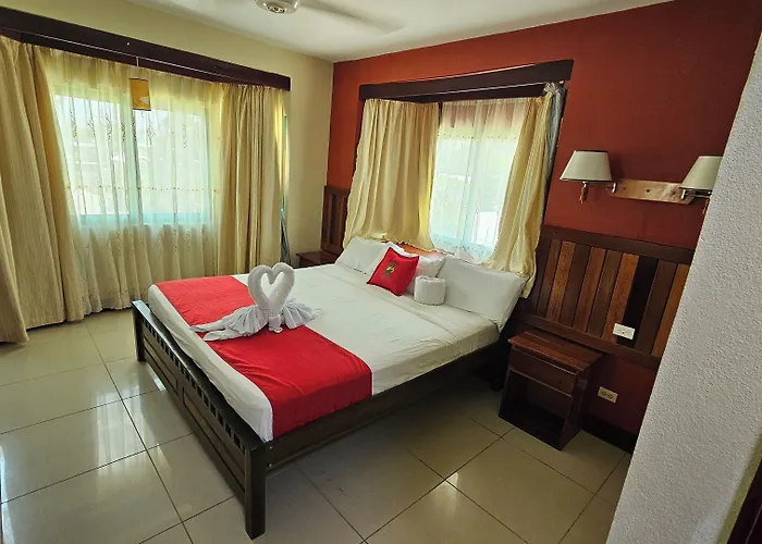 Caye Caulker Plaza Hotel