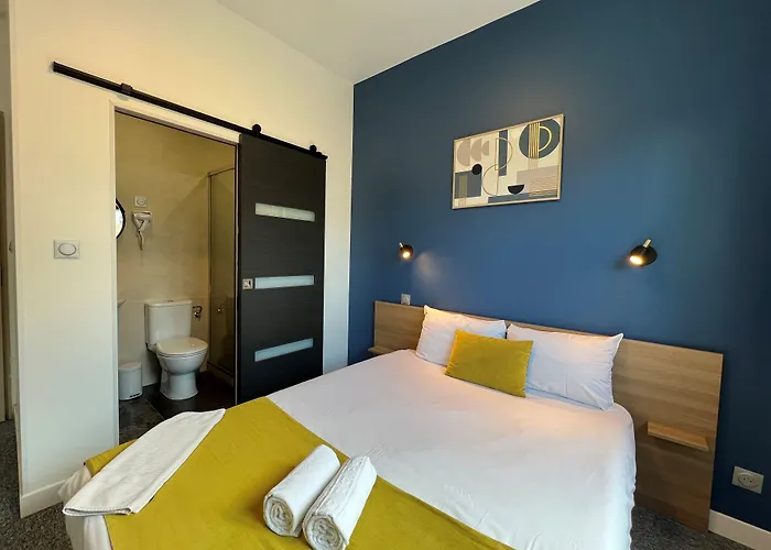 Brit Hotel Du Parc Niort Centre-Parking Gratuit