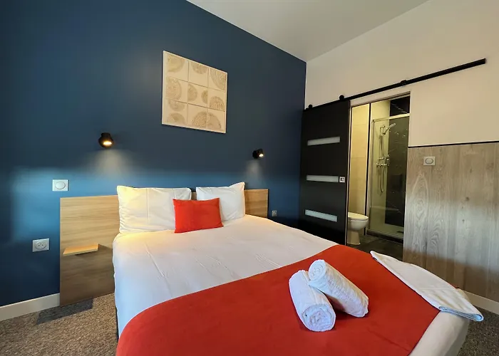 Brit Hotel Du Parc Niort Centre-Parking Gratuit
