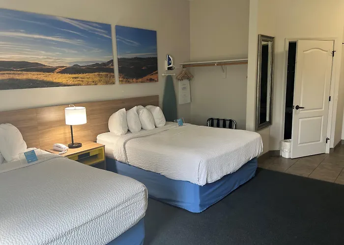 Days Inn & Suites By Wyndham Columbus Ne
