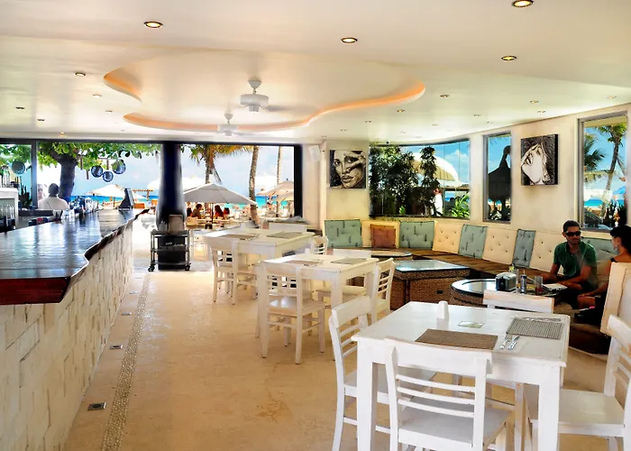 El Taj Oceanfront And Beachside Condo Hotel