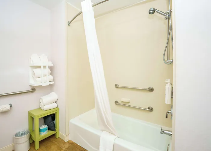 Hampton Inn Garden City