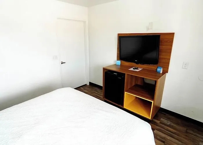 Days Inn By Wyndham Victorville