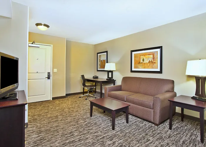 Holiday Inn & Suites Green Bay Stadium By Ihg