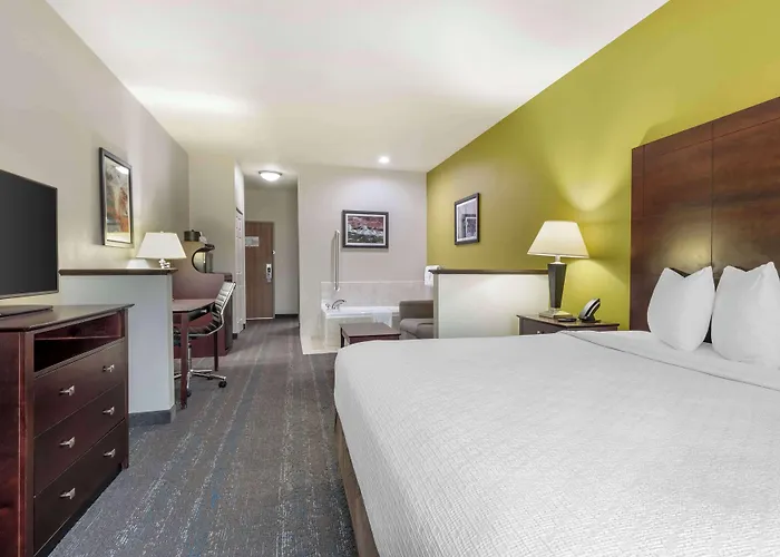 Best Western Plus Mansfield Inn & Suites