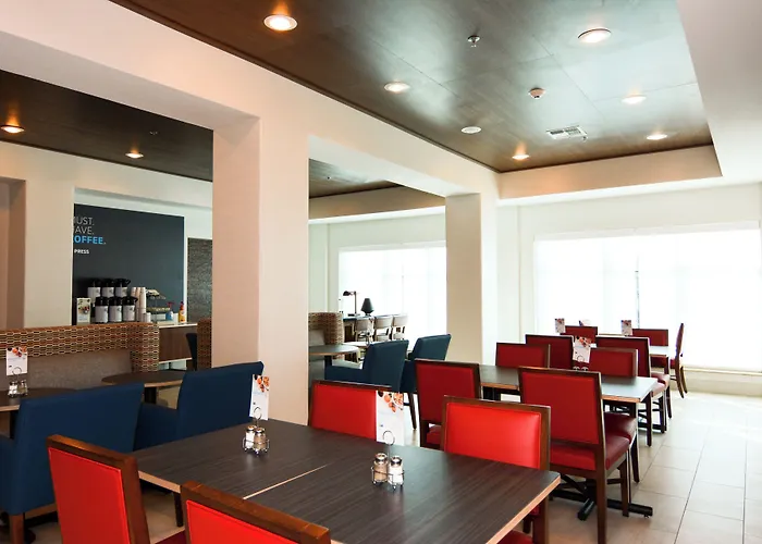 Holiday Inn Express Hotel & Suites New Boston By Ihg