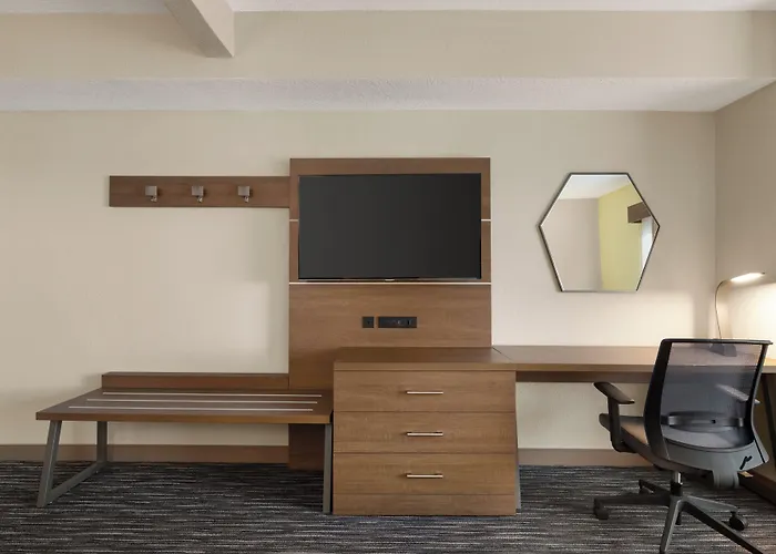 Holiday Inn Express & Suites Pembroke Pines-Sheridan St By Ihg