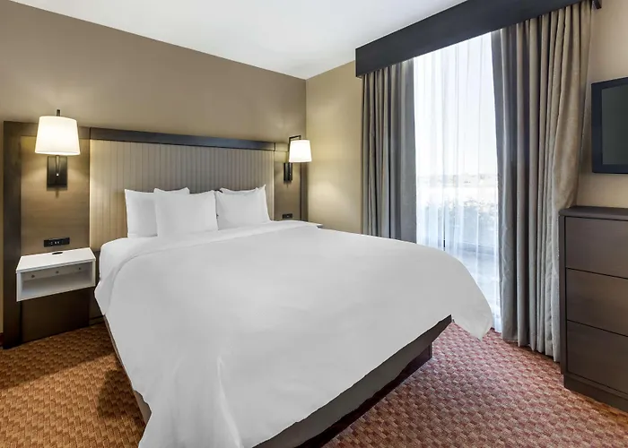 Best Western Plus Kendall Hotel & Suites