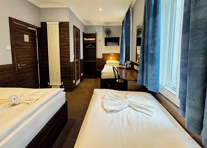 Crestfield Hotel