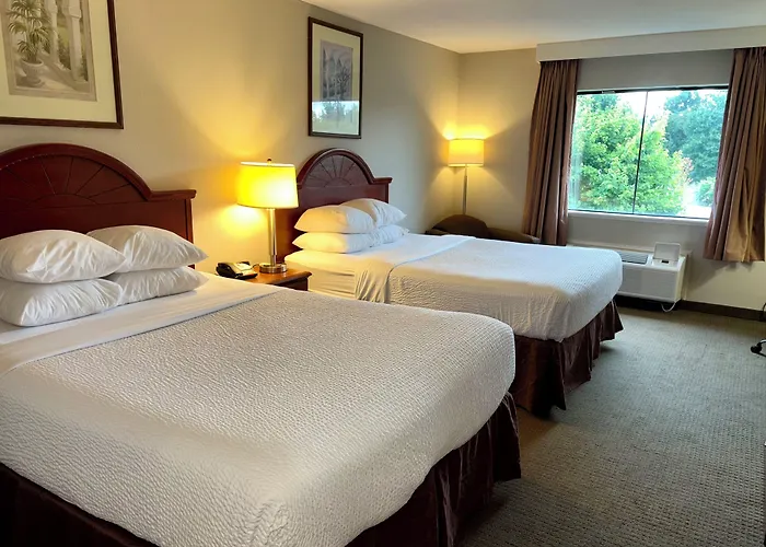 Days Inn & Suites By Wyndham Laurel Near Fort Meade