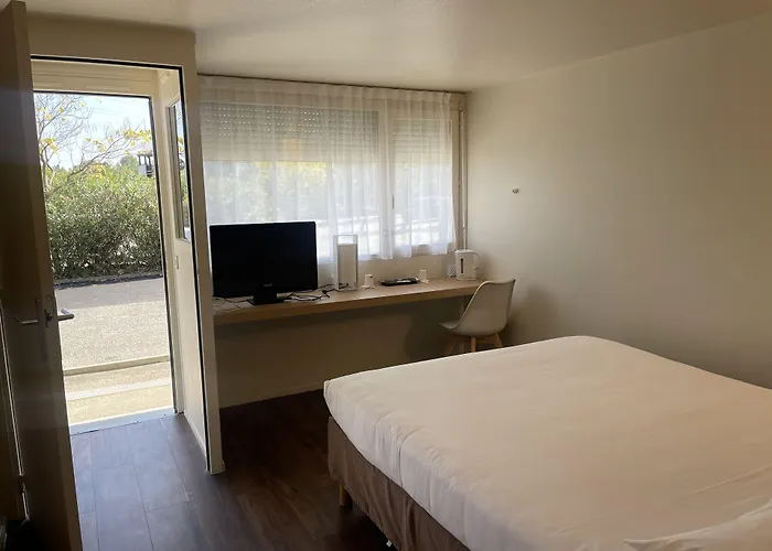Kyriad Direct Montpellier Saint Jean De Vedas - La Peyriere