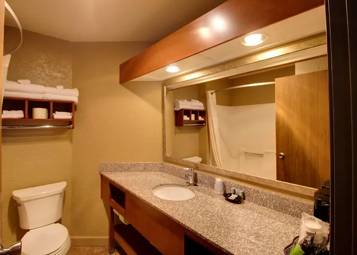 Best Western Harbour Pointe Lakefront
