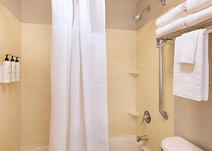 Springhill Suites By Marriott Newark International Airport