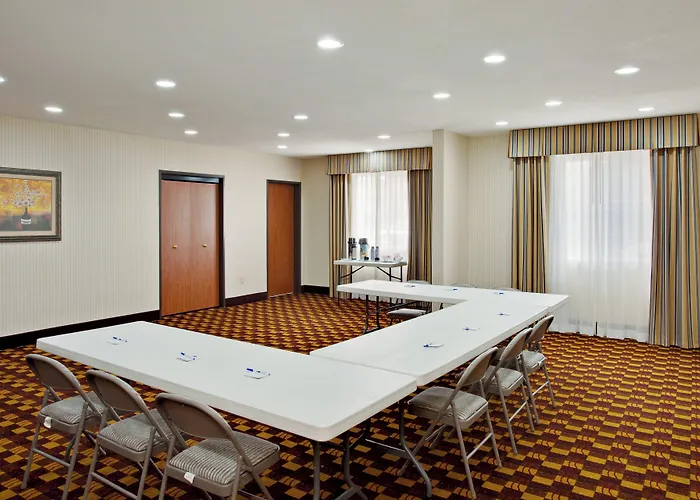 Holiday Inn Express & Suites Jackson By Ihg