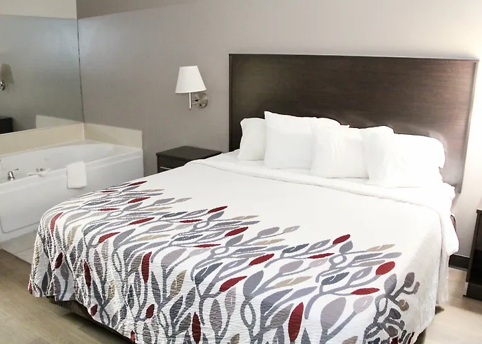 Red Roof Inn & Suites Lake Orion / Auburn Hills