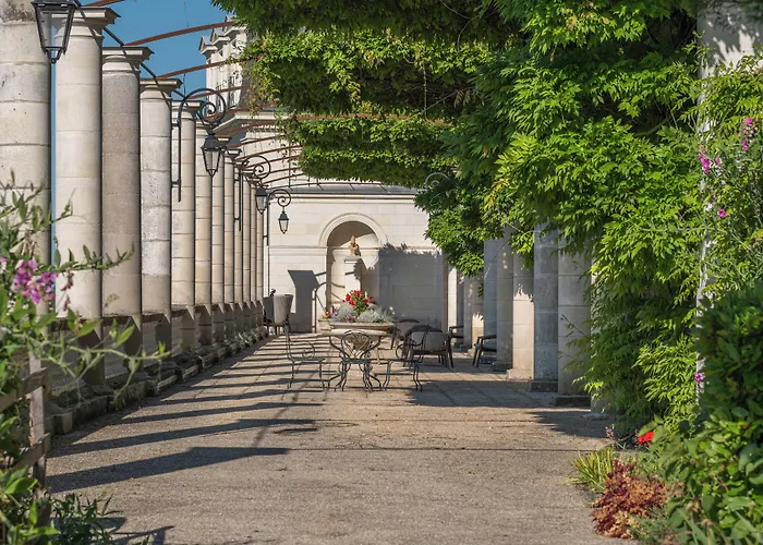 Chateau De Rochecotte