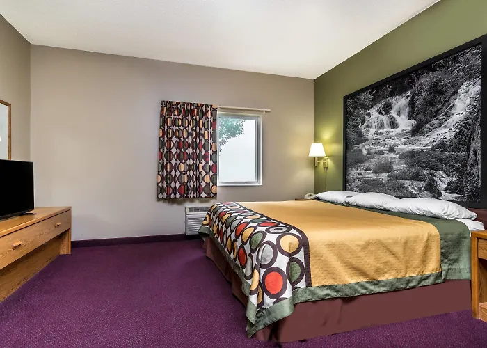 Super 8 By Wyndham Beresford
