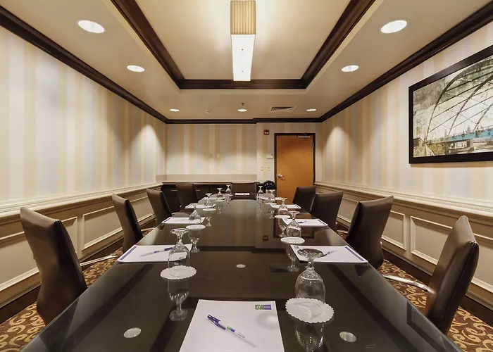 Holiday Inn Express Hotel & Suites Warwick-Providence Airport By Ihg