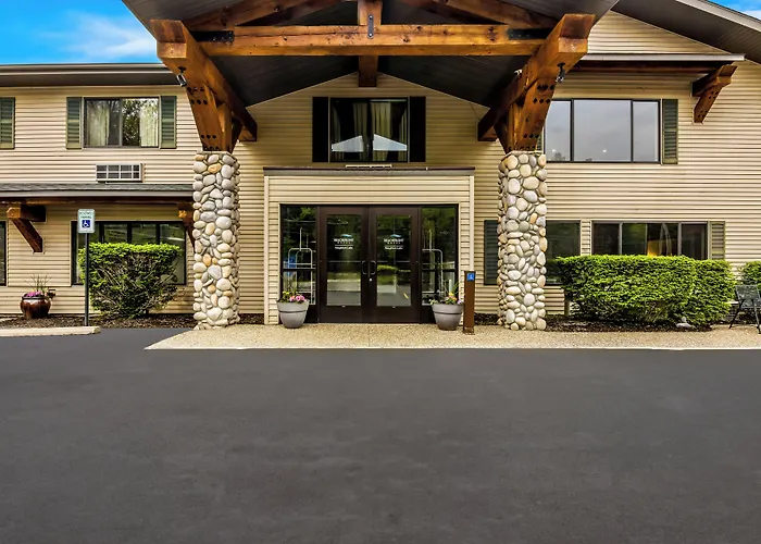 Beachfront Hotel Houghton Lake