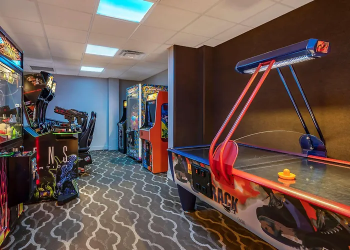 Comfort Suites Maingate East