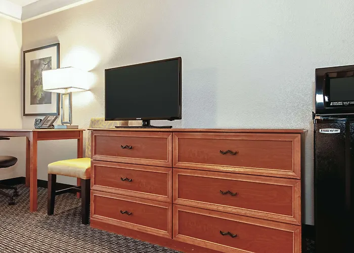 La Quinta Inn & Suites By Wyndham Ontario Airport