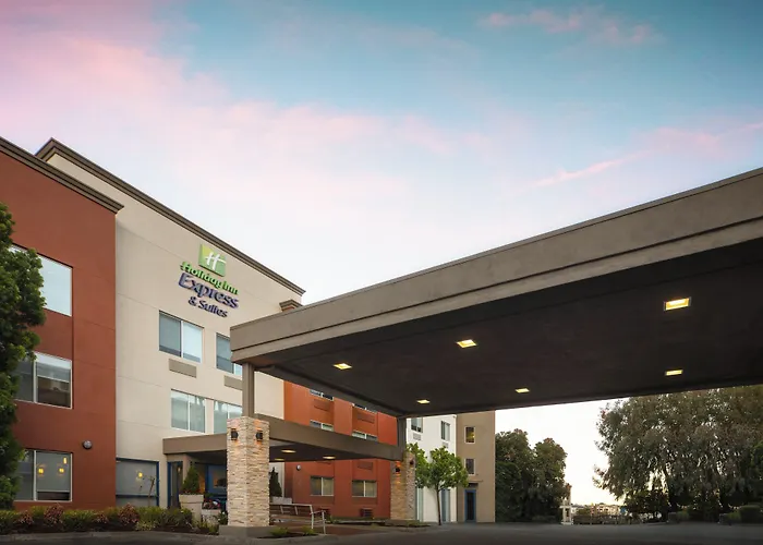 Holiday Inn Express Hotel & Suites Belmont By Ihg