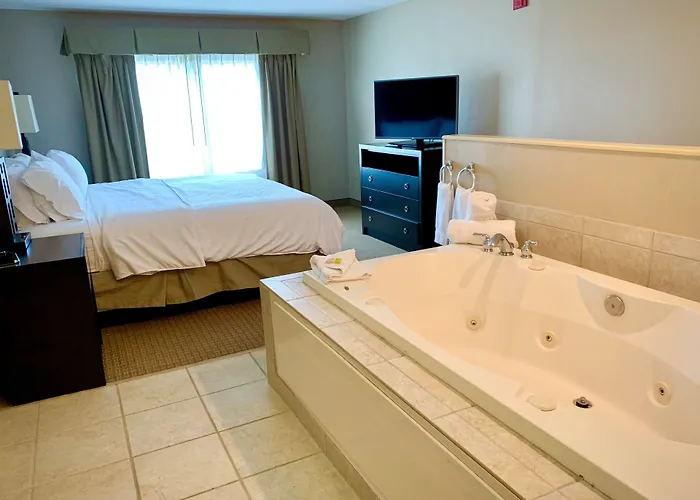 Holiday Inn Express & Suites - Olathe North By Ihg