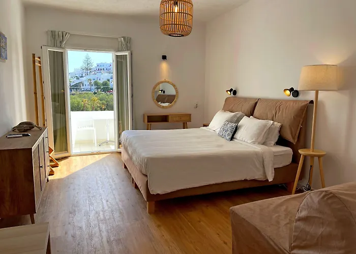 Adonis Hotel Studios & Apartments