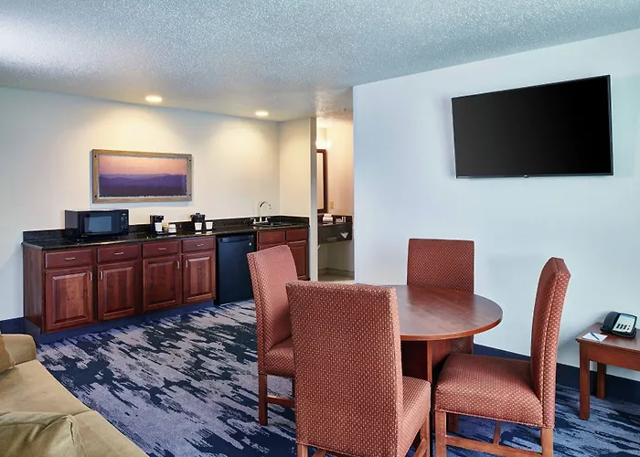 Fairfield Inn & Suites Detroit Livonia