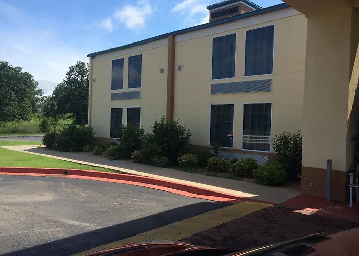 Days Inn & Suites By Wyndham Tahlequah