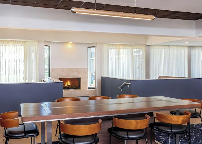 Courtyard By Marriott Boston Andover