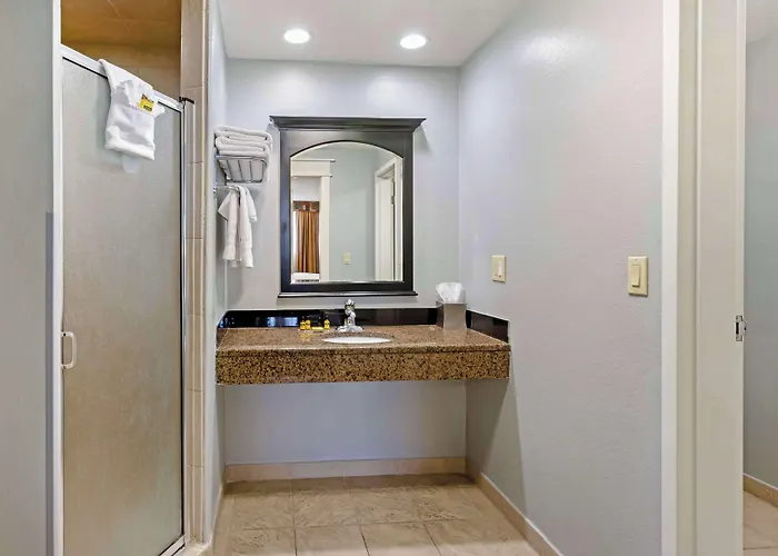 Best Western Plus Weston Inn