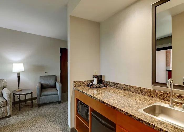 Drury Inn & Suites Phoenix Airport