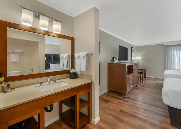Best Western Plus Northwoods Inn