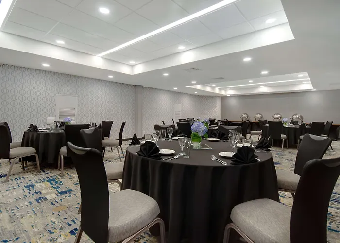 Embassy Suites By Hilton Detroit Metro Airport