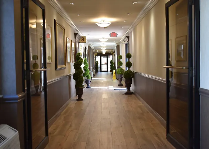East Norwich Inn