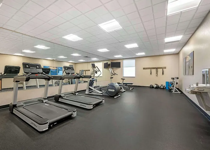 Best Western Plus Lakeview Hotel
