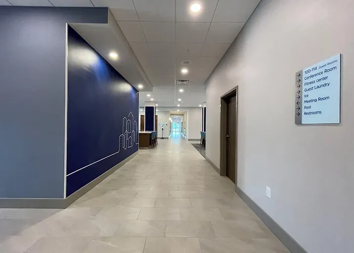 Holiday Inn Express & Suites - Ft. Smith - Airport By Ihg