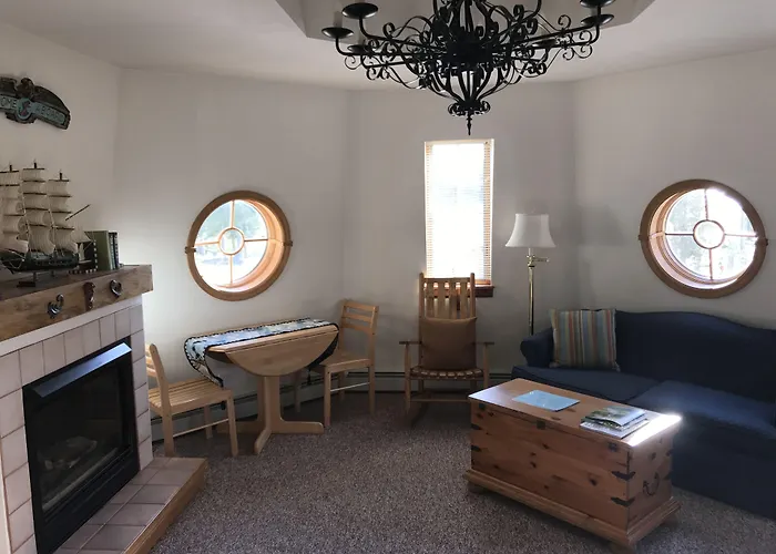 Harbor Light Inn