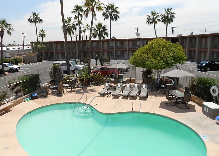 Quality Inn & Suites Phoenix Nw - Sun City