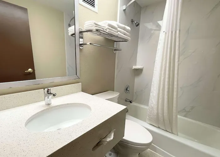 Super 8 By Wyndham St Charles