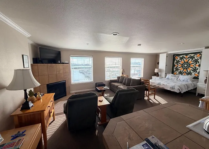 The Landing At Newport Condominium Hotel