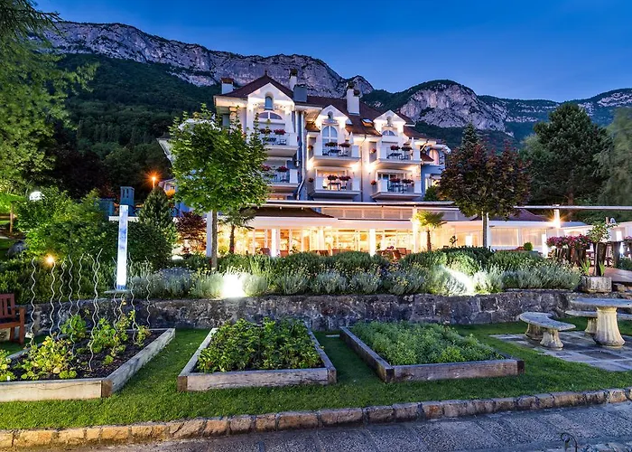 Hotel La Maison Bleue Par Yoann Conte