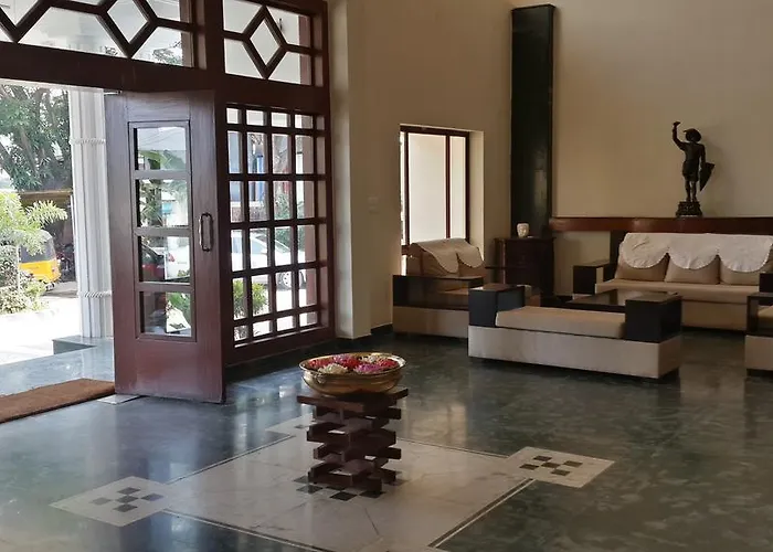 Paramount Inn