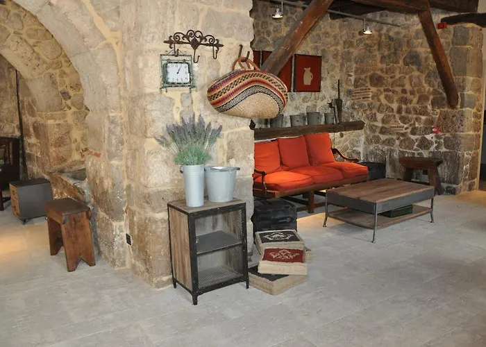 Emebed Posada