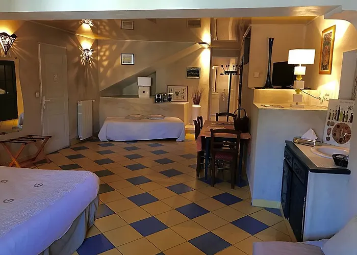 Logis Le Mas Et La Flambee Du Luberon