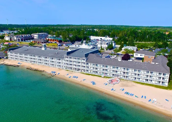 Mackinaw City Resorts and Hotels with Waterparks