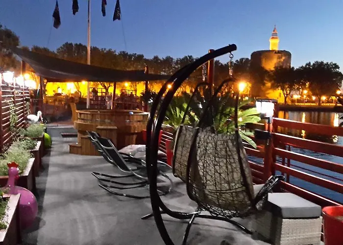 La Peniche - Bed And Bicycle - Aigues Mortes