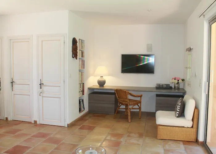 B&B Charming Suite And Pool In Provence (Adults Only)